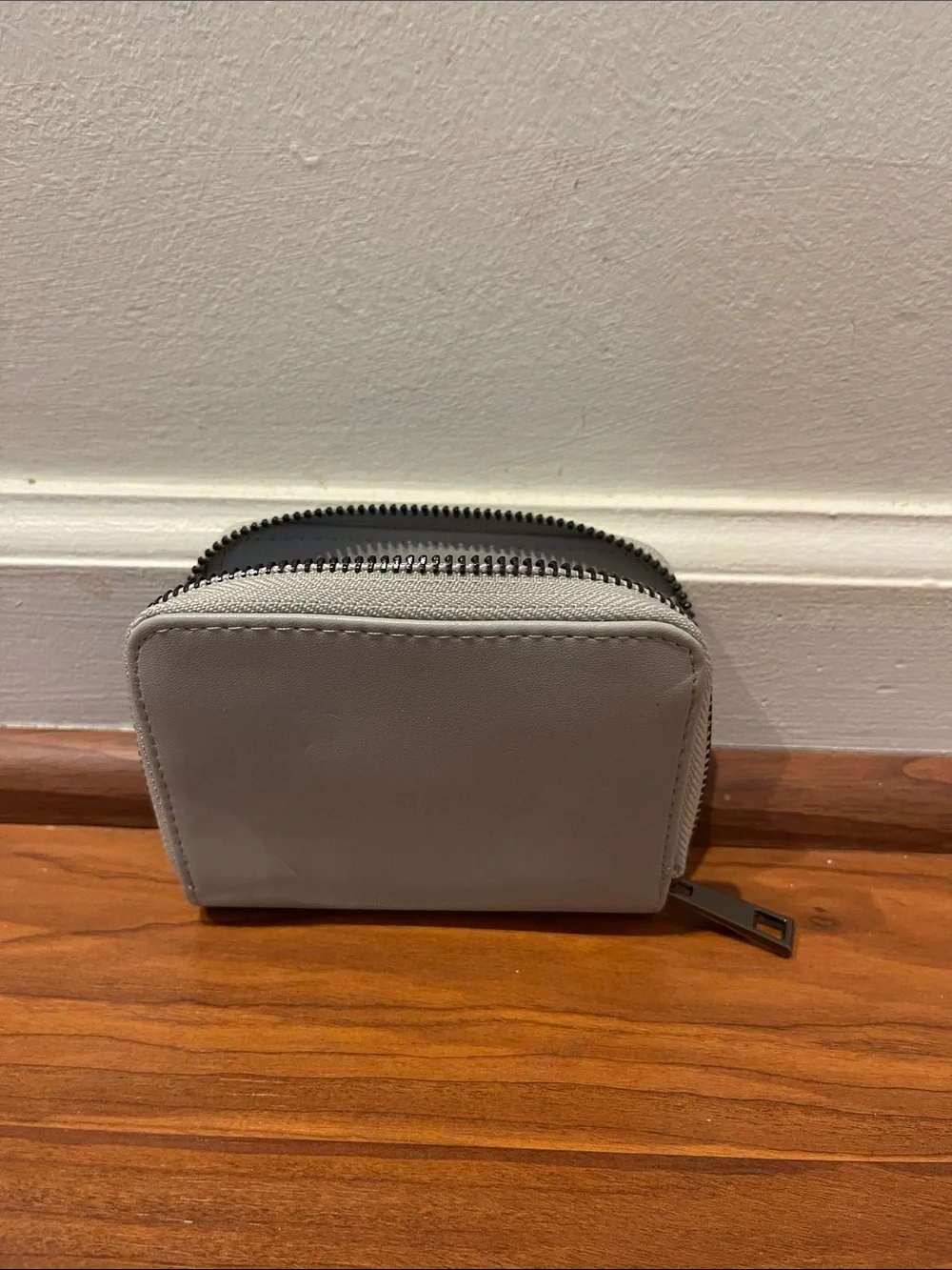 Minimal Gray Men's Zip Wallet - Unbranded
